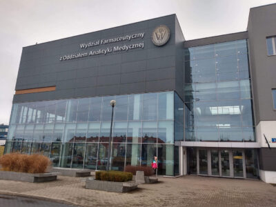 تحصیل در رشته دندانپزشکی و داروسازی در دانشگاه وروسلاو لهستان 